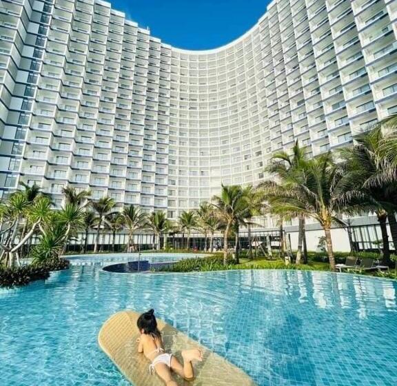 اتاق لوکس با چشم‌انداز دریا, Arena Cam Ranh Beach Resort