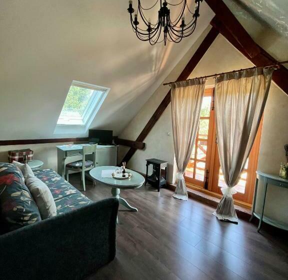 Номер Стандарт с Балконом, Zámeček   Chateau Lány   Depandance Stroodel