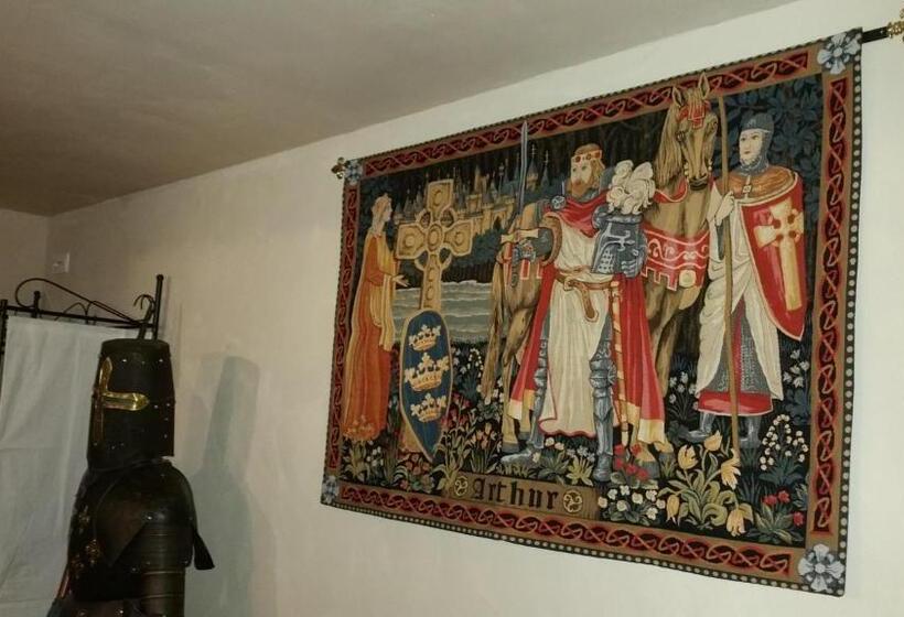 Номер Стандарт, Chateau Des Aiguilles