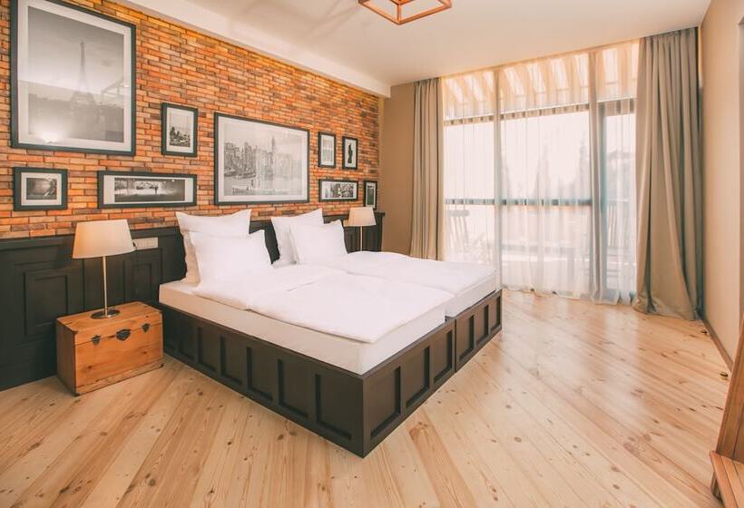 Deluxe Room, Kisi Boutique