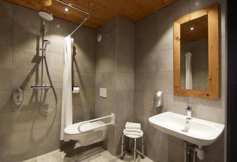 Четырехместный номер Премиум, Moontain Hostel