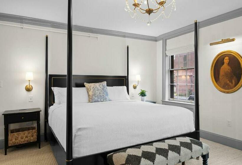 سوییت سوپریور, The Davenport Inn