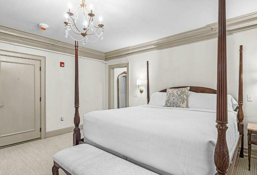 سوئیت 2 خوابه, The Davenport Inn