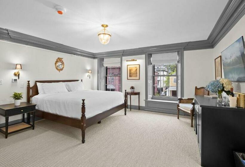 سوئیت 2 خوابه, The Davenport Inn