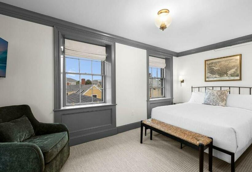 سوئیت 2 خوابه, The Davenport Inn