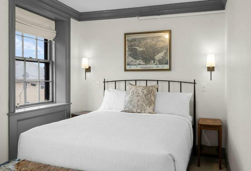 سوئیت 2 خوابه, The Davenport Inn