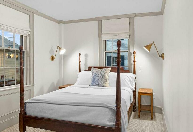 سوئیت 2 خوابه, The Davenport Inn