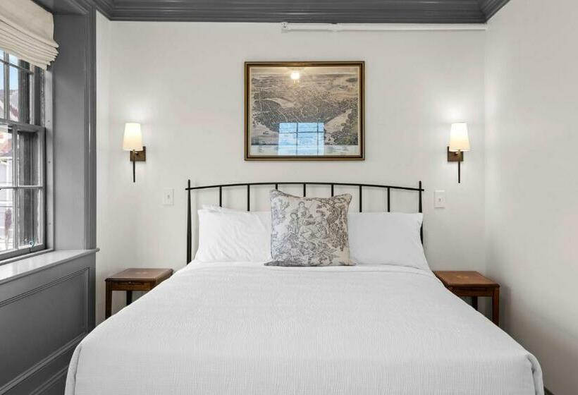 سوئیت 2 خوابه, The Davenport Inn
