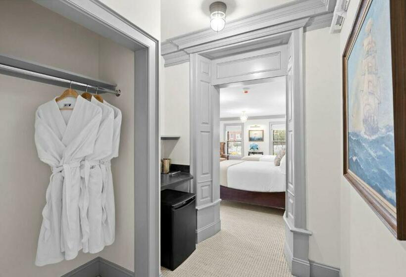 سوئیت 2 خوابه, The Davenport Inn