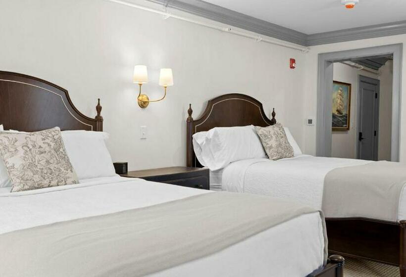 سوییت لوکس, The Davenport Inn