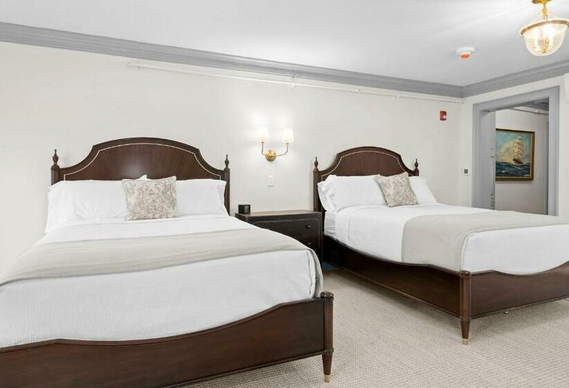 سوییت لوکس, The Davenport Inn
