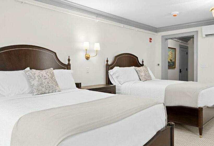 سوییت لوکس, The Davenport Inn