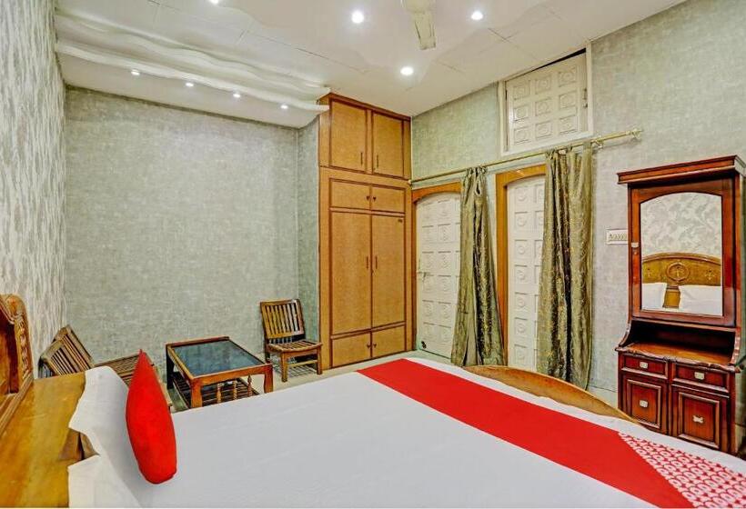 חדר קלאסי לשלושה, Oyo Flagship Rathour Palace