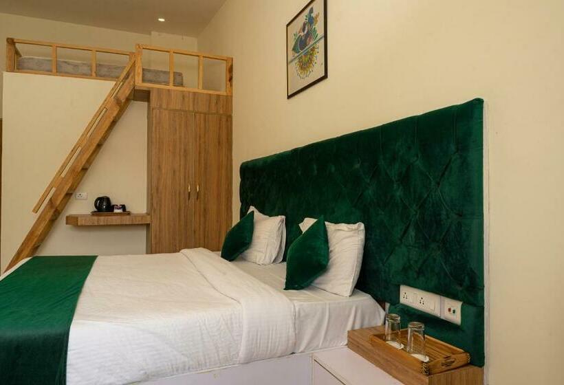标准间, The Roar Resort