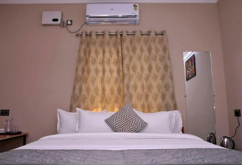行政三人间, Le Premier Inn   With A Swimming Pool , Beside The Bay !