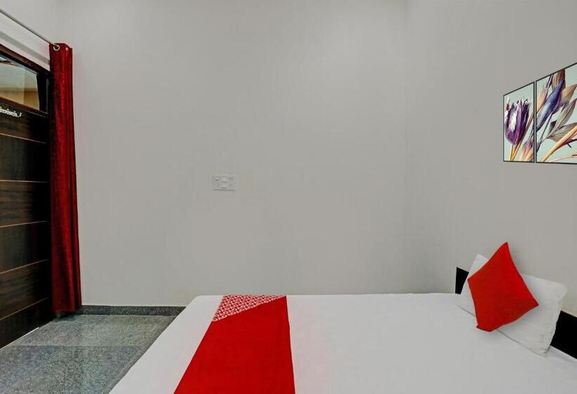 Трехместный Номер Классика, Oyo Flagship The Crown Plaza