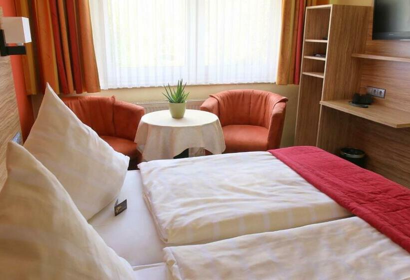 Quarto Estandar, Restaurant Weinberg