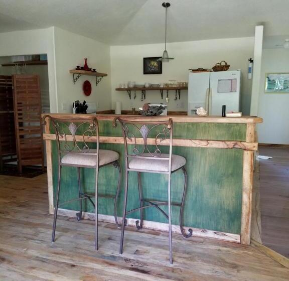 Семейный Номер, Aloha Crater Lodge