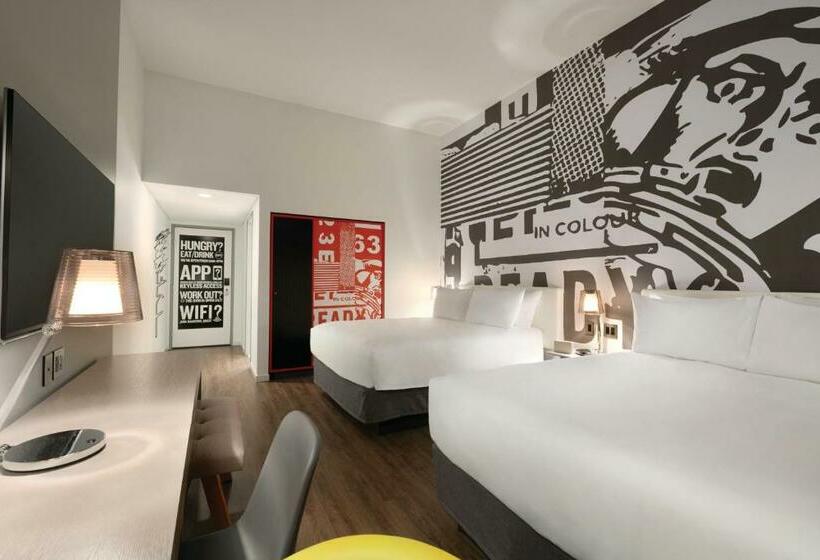 스탠다드 스튜디오, Radisson Red Minneapolis Downtown