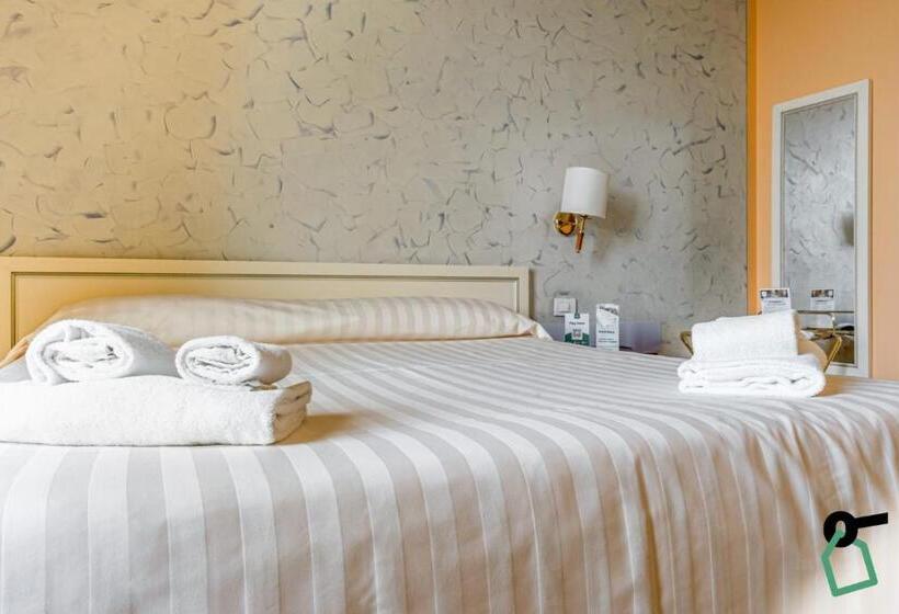Номер Deluxe с Балконом, Hotiday Hotel Verbania