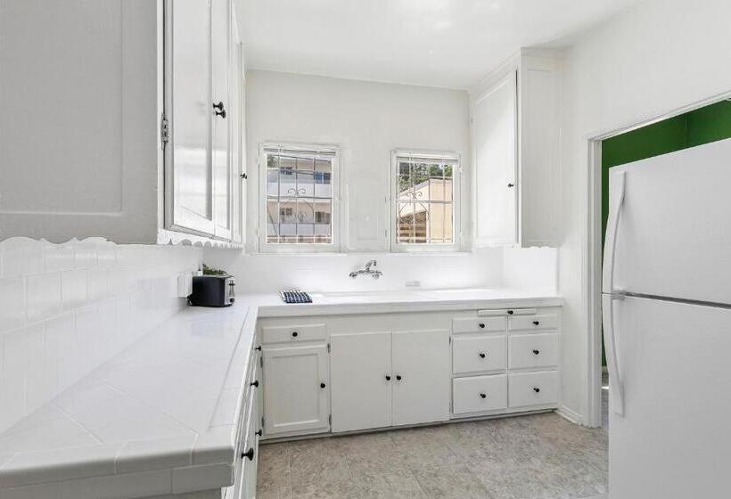 Apartamento 1 Dormitório, Beverly Hills Stylish & Central 1 Br Apt + Parking