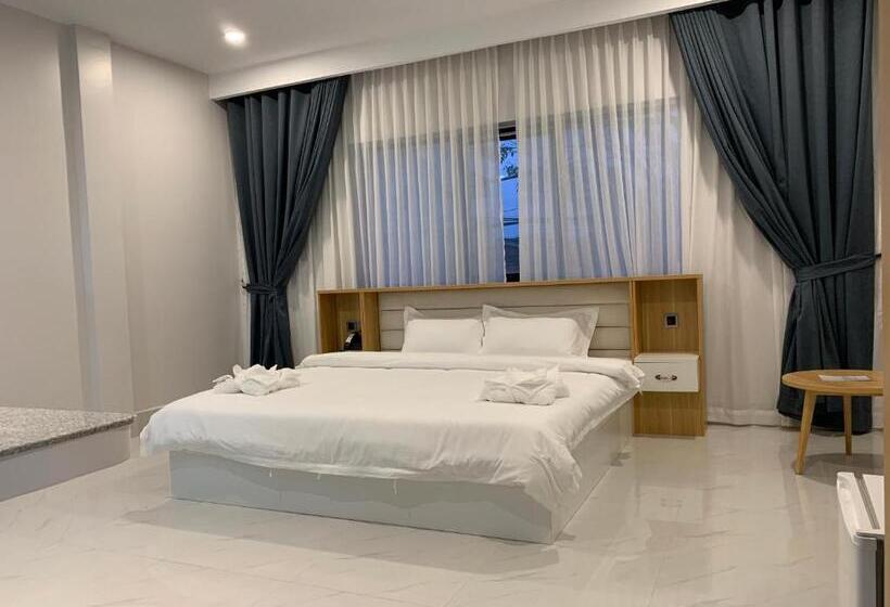 带大床的标准间, Nico’s Hotel And Skybar