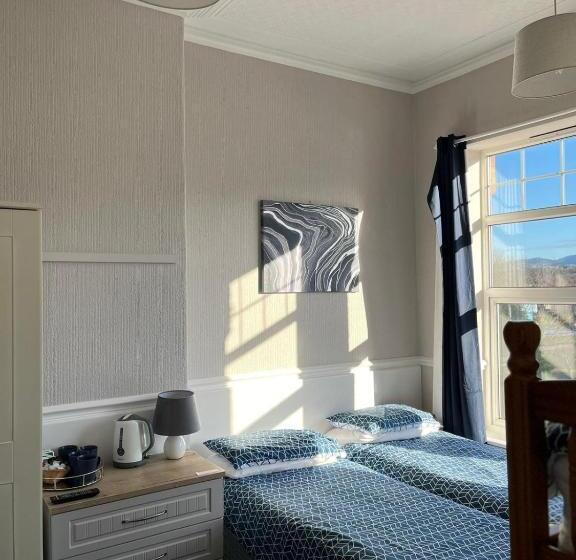 Семейный Номер, Y Garth Guesthouse