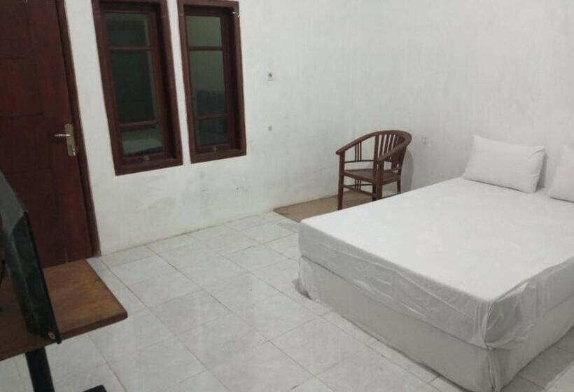 Номер Стандарт, Oyo 93161 Nurul Hikmah Homestay Syariah & Sport Center