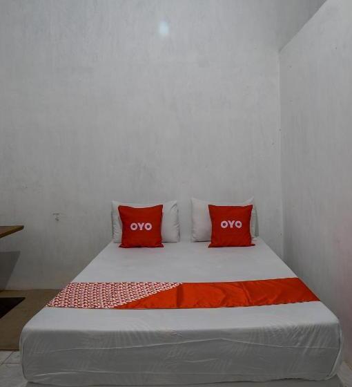 Номер Стандарт, Oyo 93161 Nurul Hikmah Homestay Syariah & Sport Center