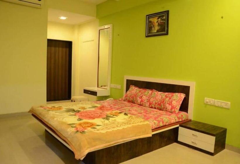 Номер Deluxe Кровать Кинг, Lonavala Inn