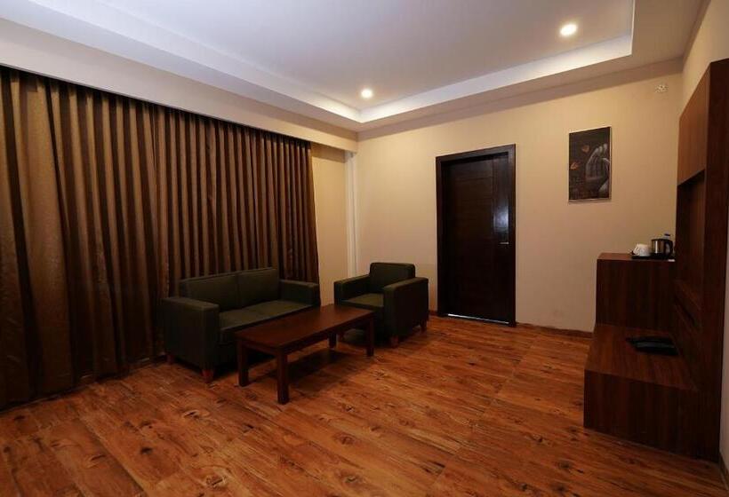 Люкс с Балконом, Antaraal Resort & Spa A Village Resort