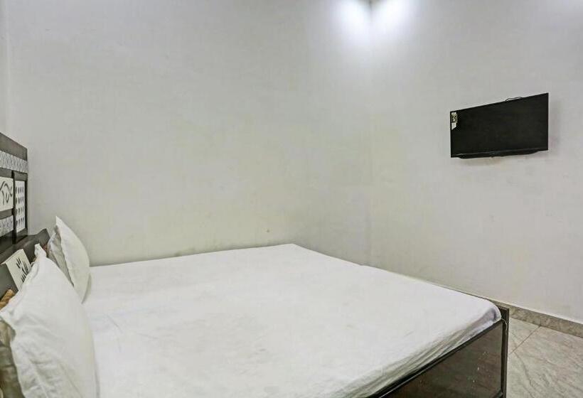 اتاق کلاسیک سه تخته, Oyo Ajay Guest House