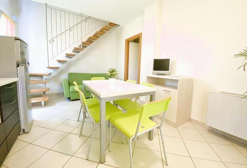 带2个卧室的公寓, Isa Residence With Swimming Pool In Mazzanta At Only 600 Meters From The Beach, Apartments With Air