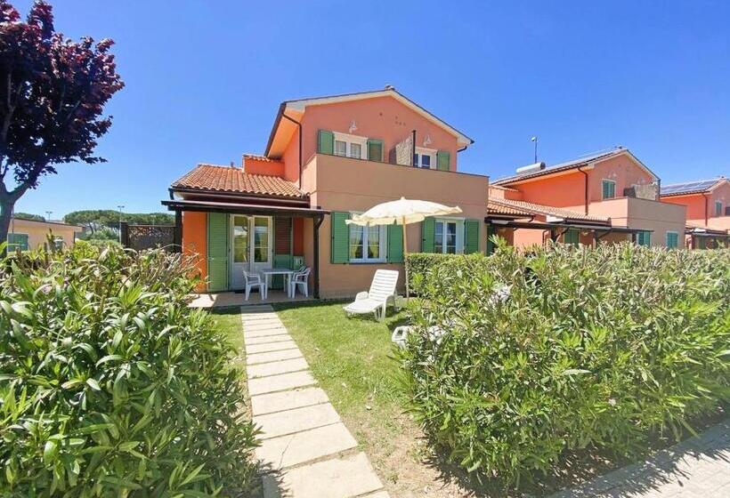 带2个卧室的公寓, Isa Residence With Swimming Pool In Mazzanta At Only 600 Meters From The Beach, Apartments With Air