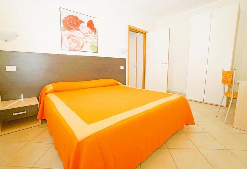 带1个卧室的公寓, Isa Residence With Swimming Pool In Mazzanta At Only 600 Meters From The Beach, Apartments With Air