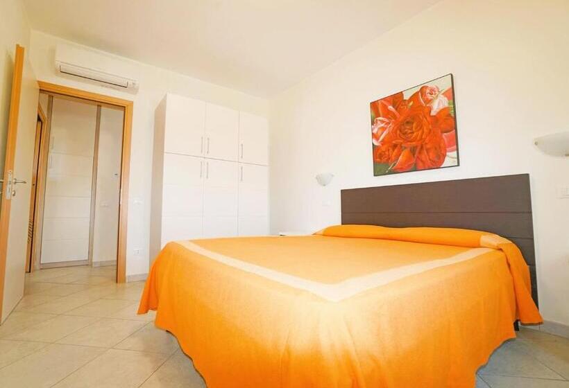 带1个卧室的公寓, Isa Residence With Swimming Pool In Mazzanta At Only 600 Meters From The Beach, Apartments With Air