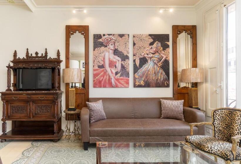 مجموعه ویستا شهر, El Petit Palauet