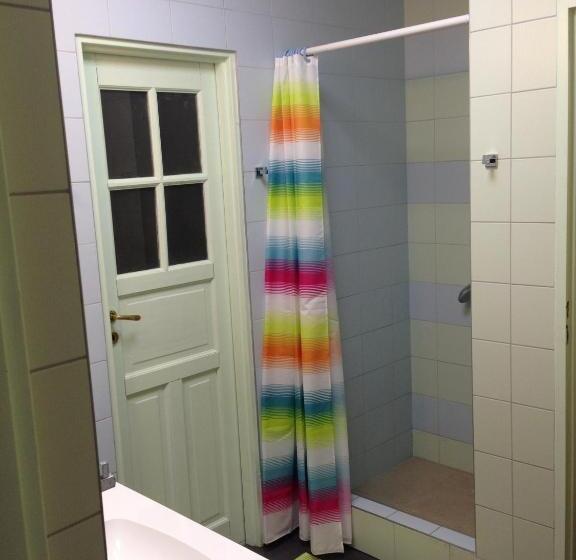 Quarto Estandar Banheiro Compartilhado, Hostel Siennicka