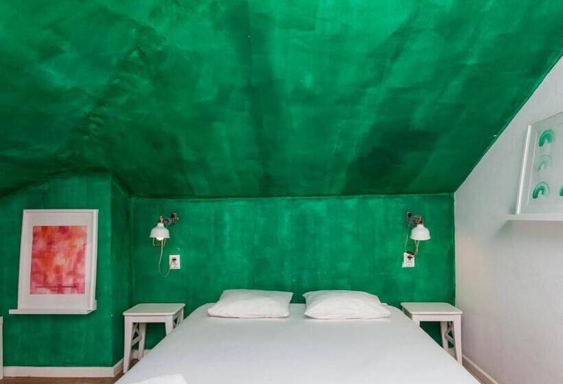 اتاق اکونومی, Supernova   Hostel & Café