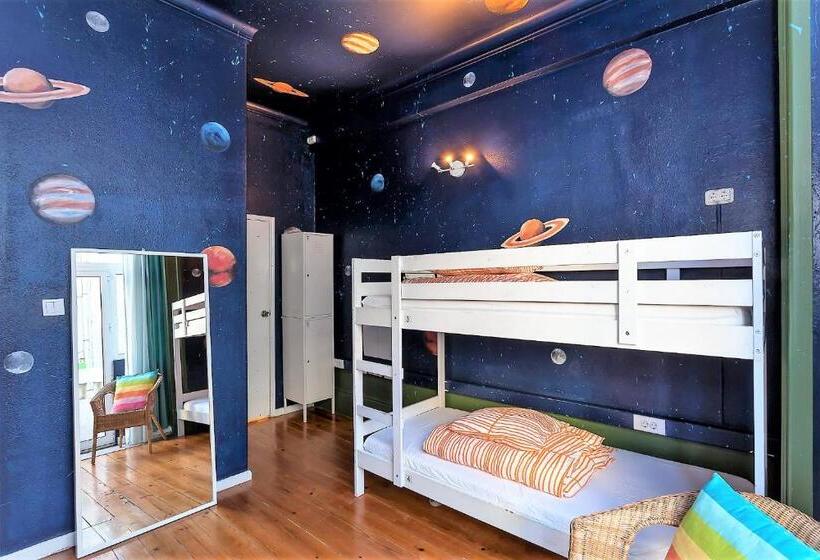 اتاق استاندارد چهار تخته, Supernova   Hostel & Café