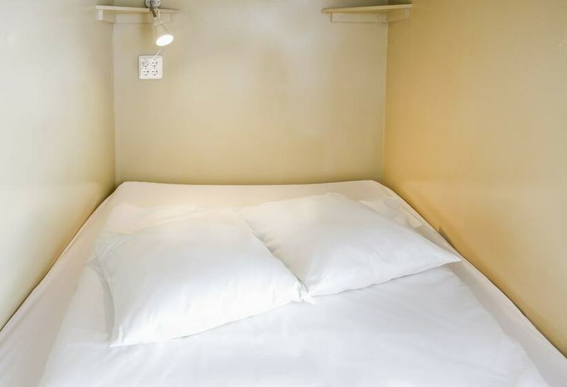 تختخواب در اتاق مشترک, Supernova   Hostel & Café