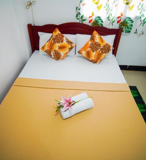 バス共有のスタンダードルーム, Amparo S Tourist Inn   Coron