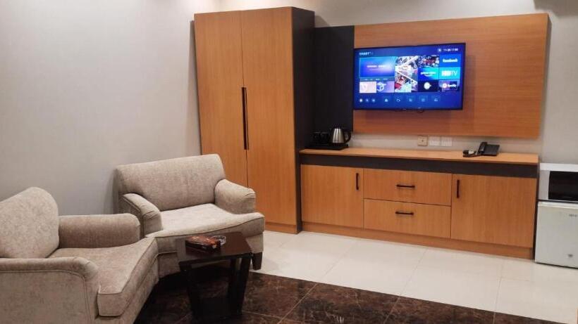 اتاق اکونومی, ال متعب سويت غرناطة