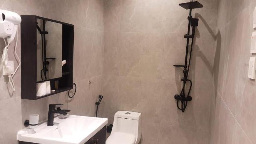 اتاق اکونومی, ال متعب سويت غرناطة