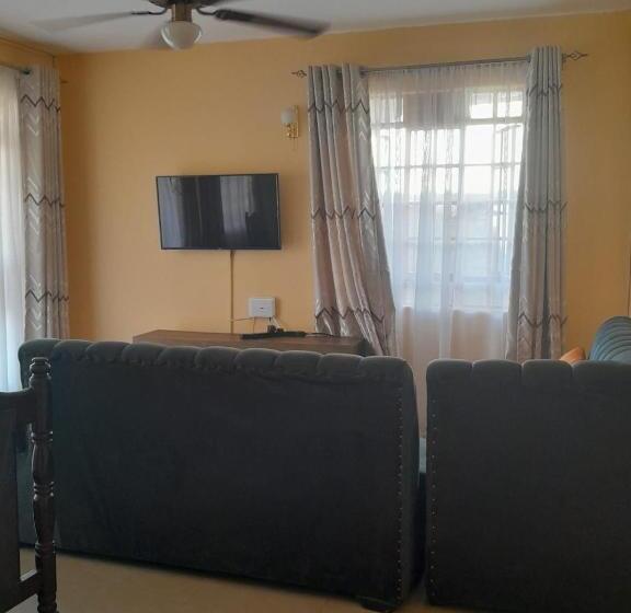 اتاق خانوادگی, Rehoboth S Apartments