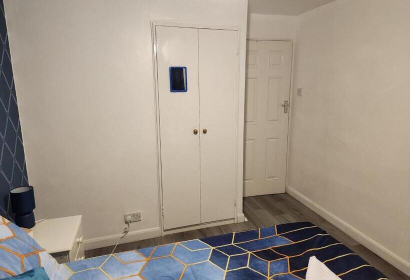 اتاق استاندارد با سرویس بهداشتی مشترک, Gatwick Star Night Stay   Gatwick