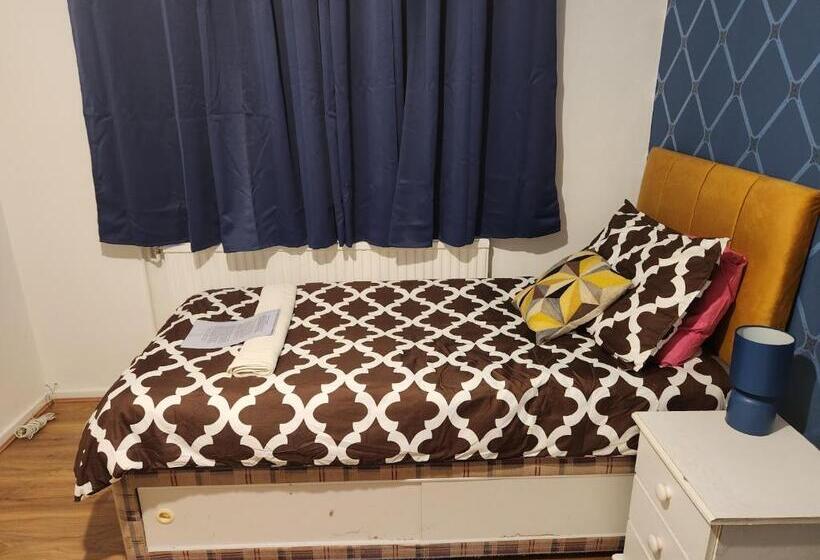 اتاق لوکس یک تخته, Gatwick Star Night Stay   Gatwick