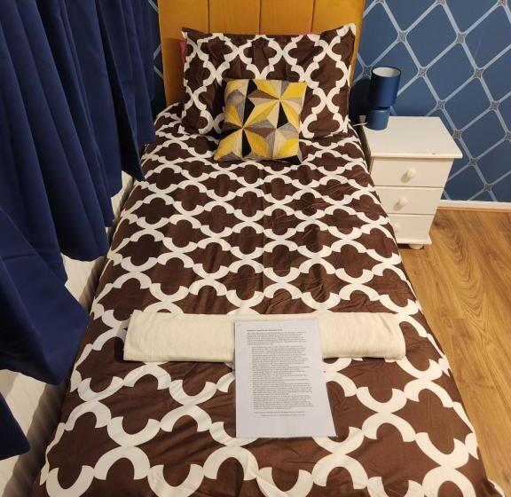 اتاق لوکس یک تخته, Gatwick Star Night Stay   Gatwick