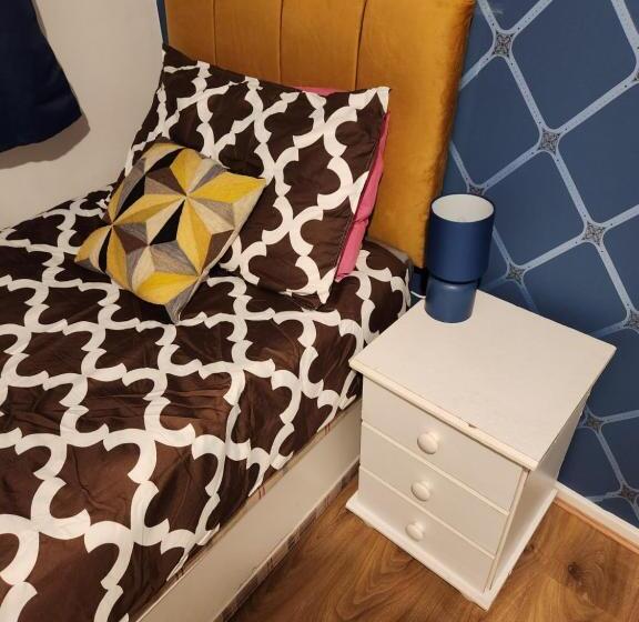 اتاق لوکس یک تخته, Gatwick Star Night Stay   Gatwick
