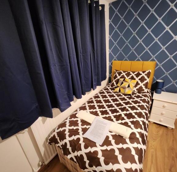 اتاق لوکس یک تخته, Gatwick Star Night Stay   Gatwick